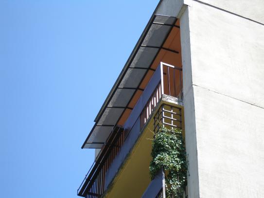 daszek balkonowy w bloku